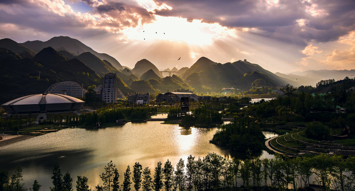 涼都六盤(pán)水師范學(xué)院