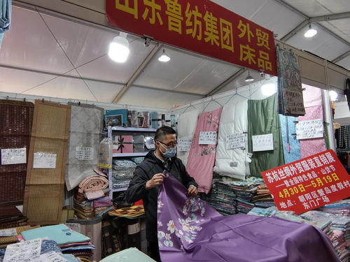 蟹島度假村首屆蘇杭絲綢外貿(mào)服裝直銷(xiāo)展暨全國(guó)特色食品山貨節(jié)開(kāi)幕